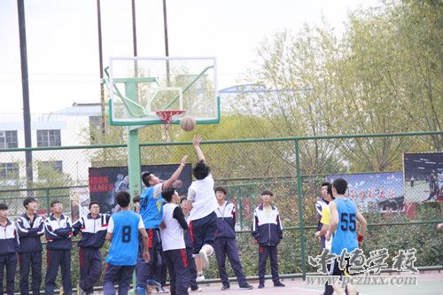 平川中恒学校职高部第二届篮球比赛在我校篮球场举行