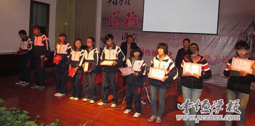 中恒学校职高部举办以“享读书之乐趣，品经典之茗香”为主题的诗歌朗诵比赛