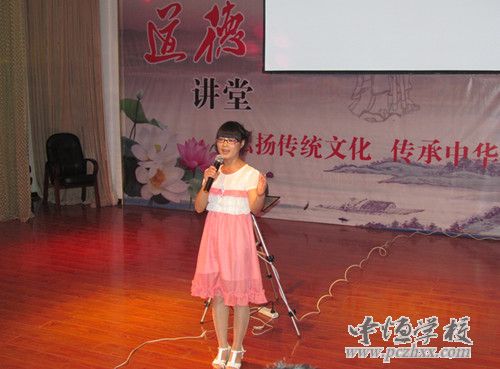 中恒学校职高部举办以“享读书之乐趣，品经典之茗香”为主题的诗歌朗诵比赛