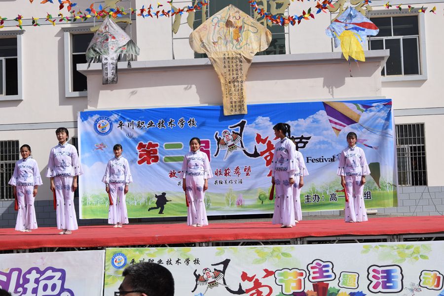 学生表演 (1)_副本.jpg