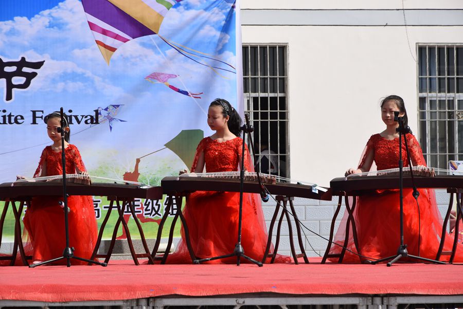 学生表演 (2)_副本.jpg